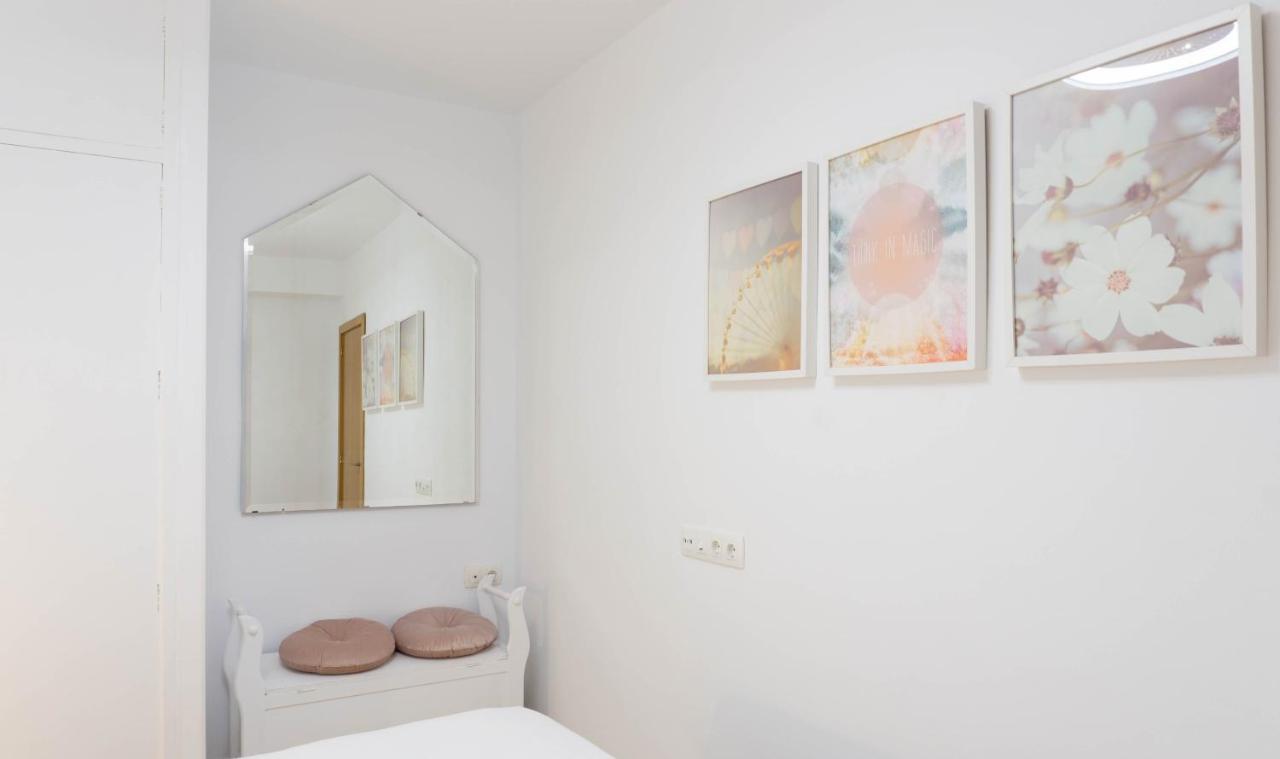 Apartment Caleta Beach Málaga Exteriör bild