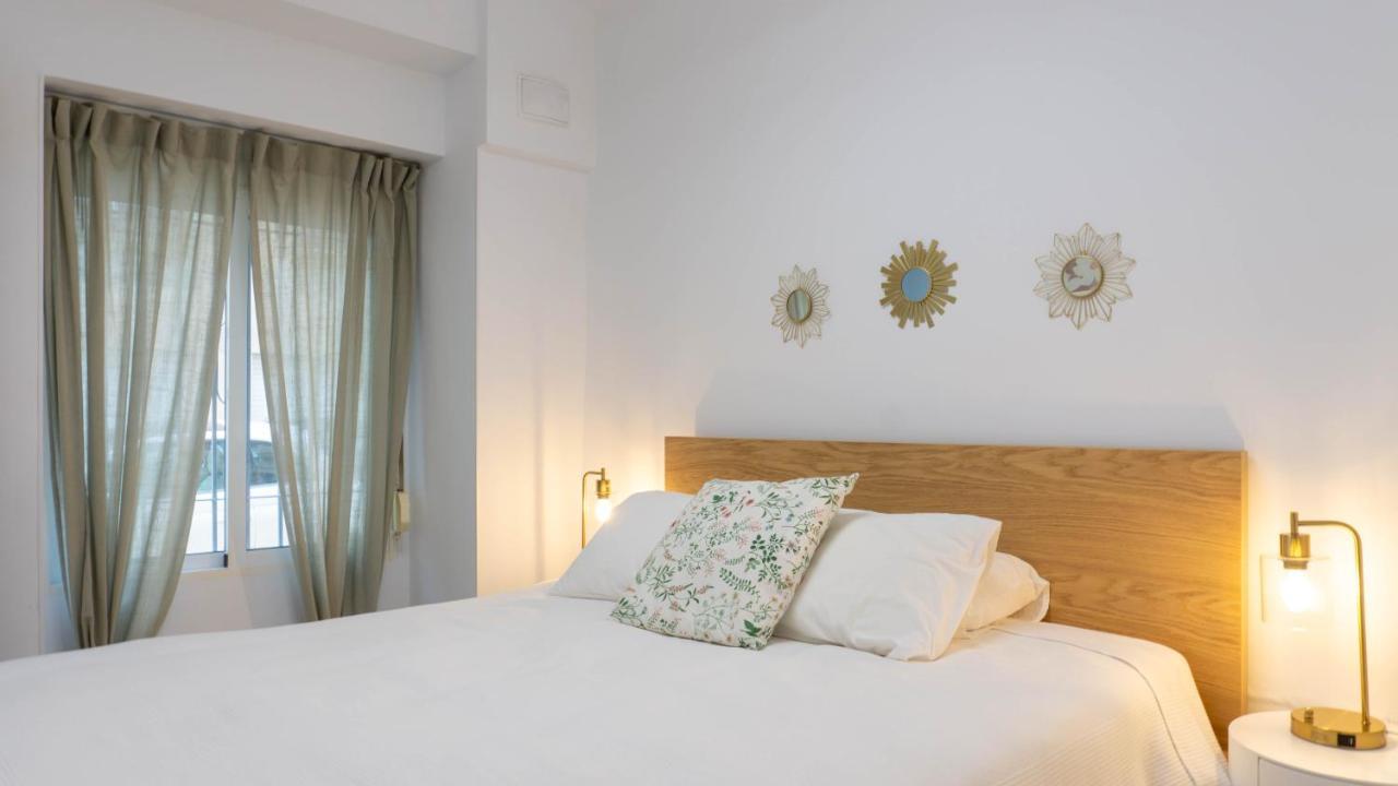 Apartment Caleta Beach Málaga Exteriör bild